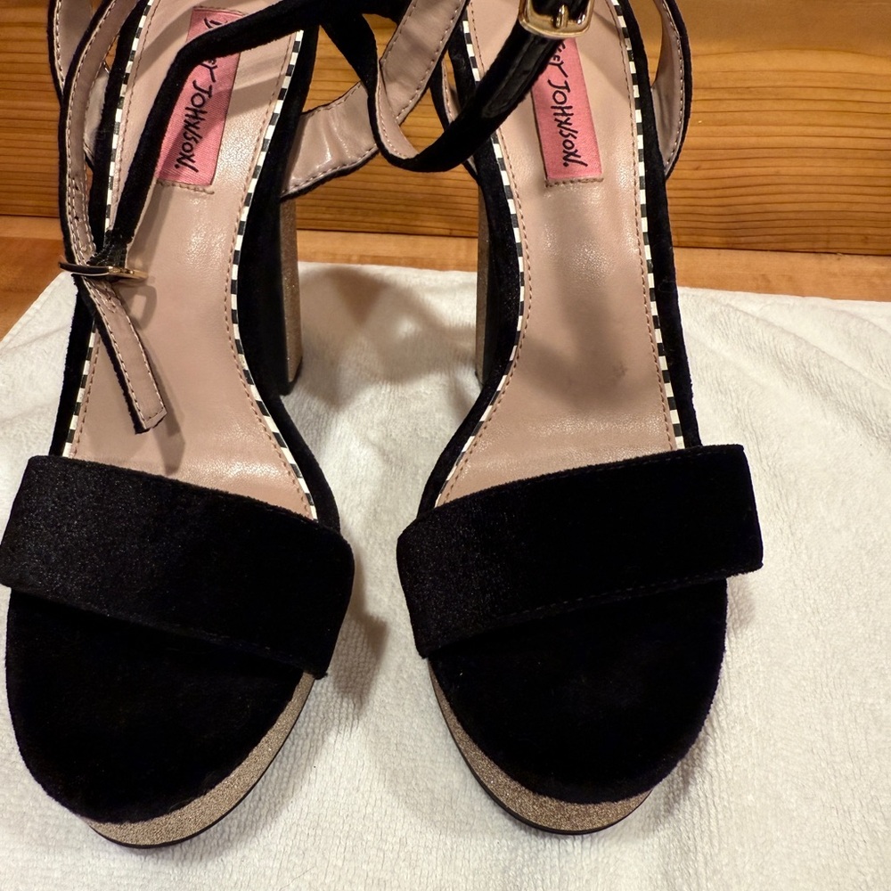 Betsey Johnson Mattie Black Velvet Gold Glitter Platform Block Heel Sandals 7M
